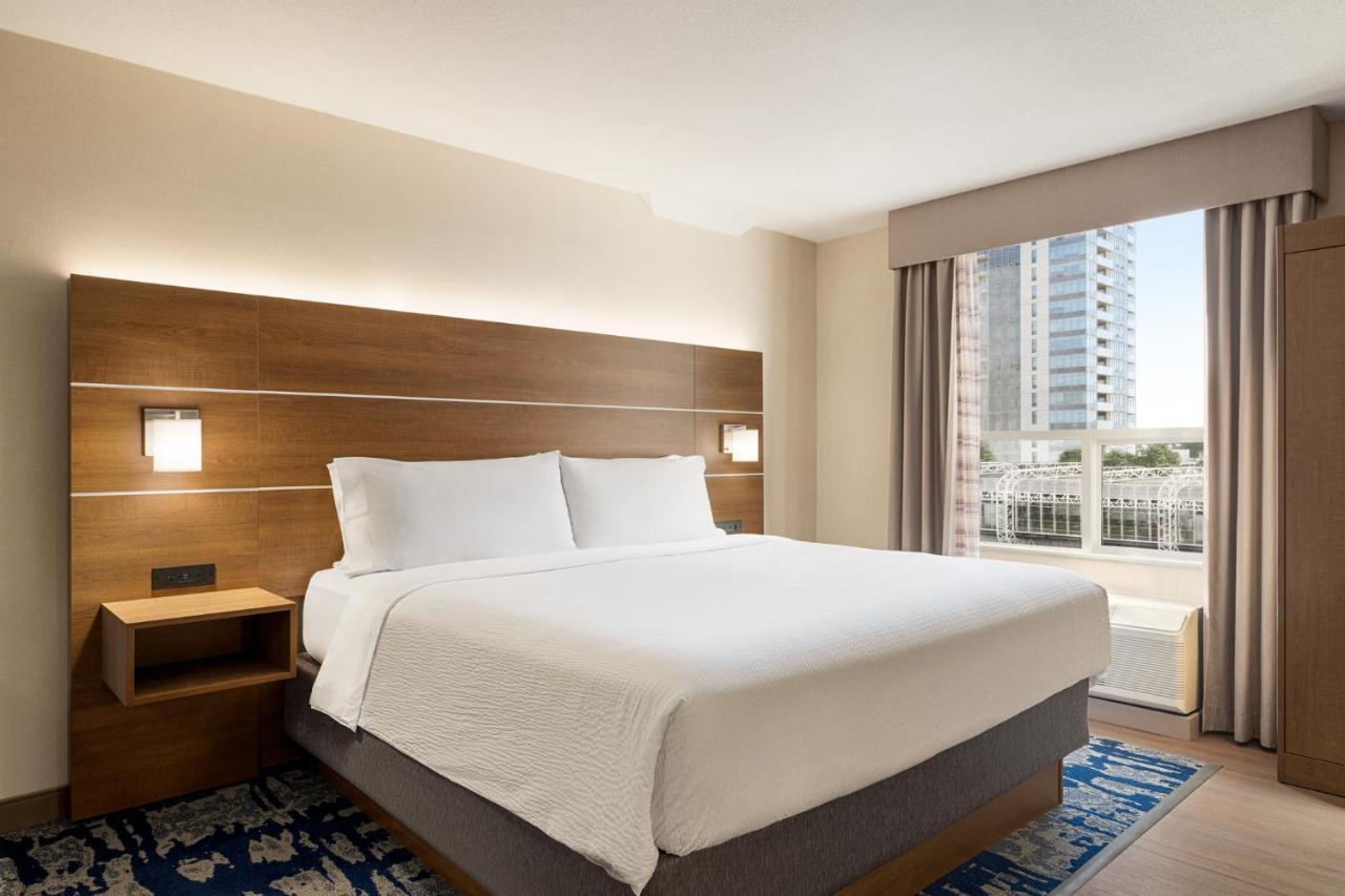 Holiday Inn Express Vancouver-Metrotown Burnaby Zewnętrze zdjęcie